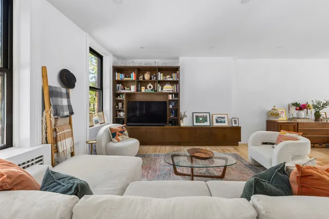 $3,900,000 | 323 5th Avenue | Park Slope