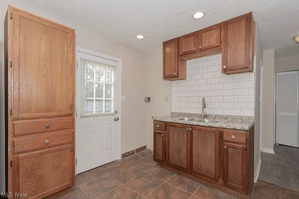 20212 Longbrook Road Warrensville Heights, OH 44128 - Photo 5 of 32