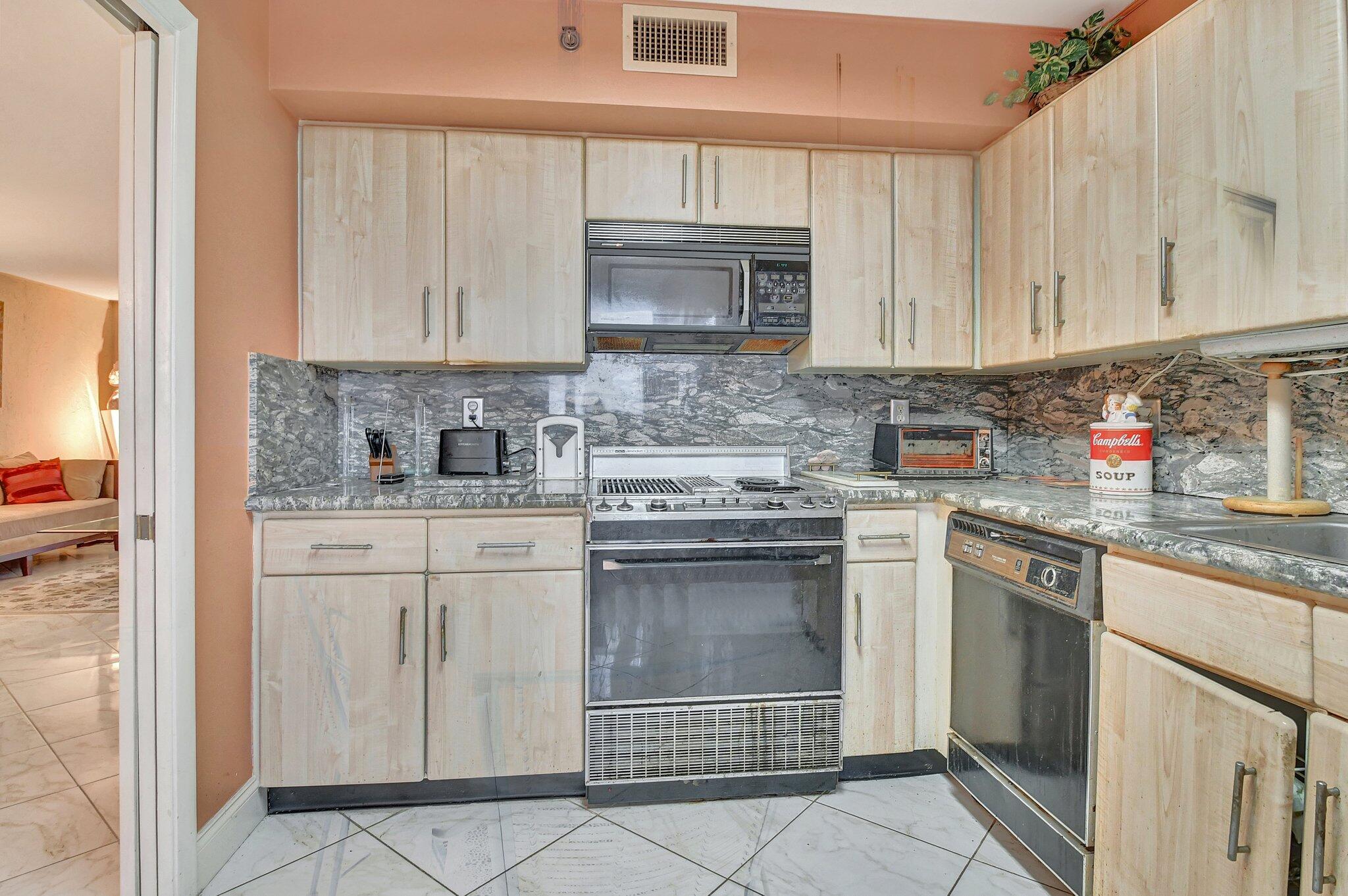 7225 Promenade Drive, Unit 802 Boca Raton, FL 33433 - Photo 14 of 31 Kitchen