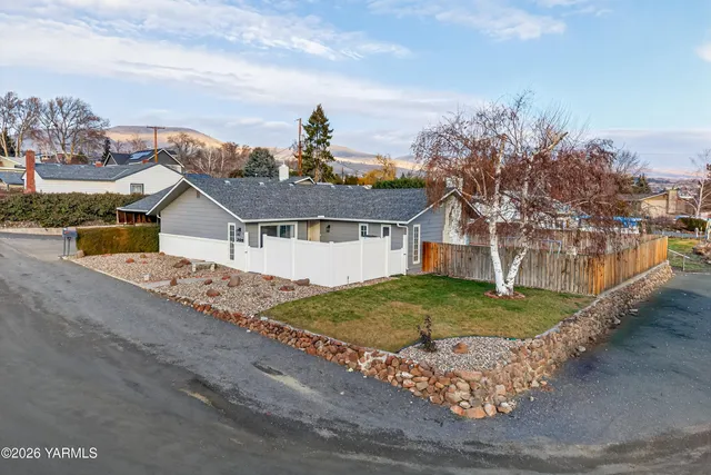 $415,000 | 209 South Ridgeway Drive, Yakima, WA 98901