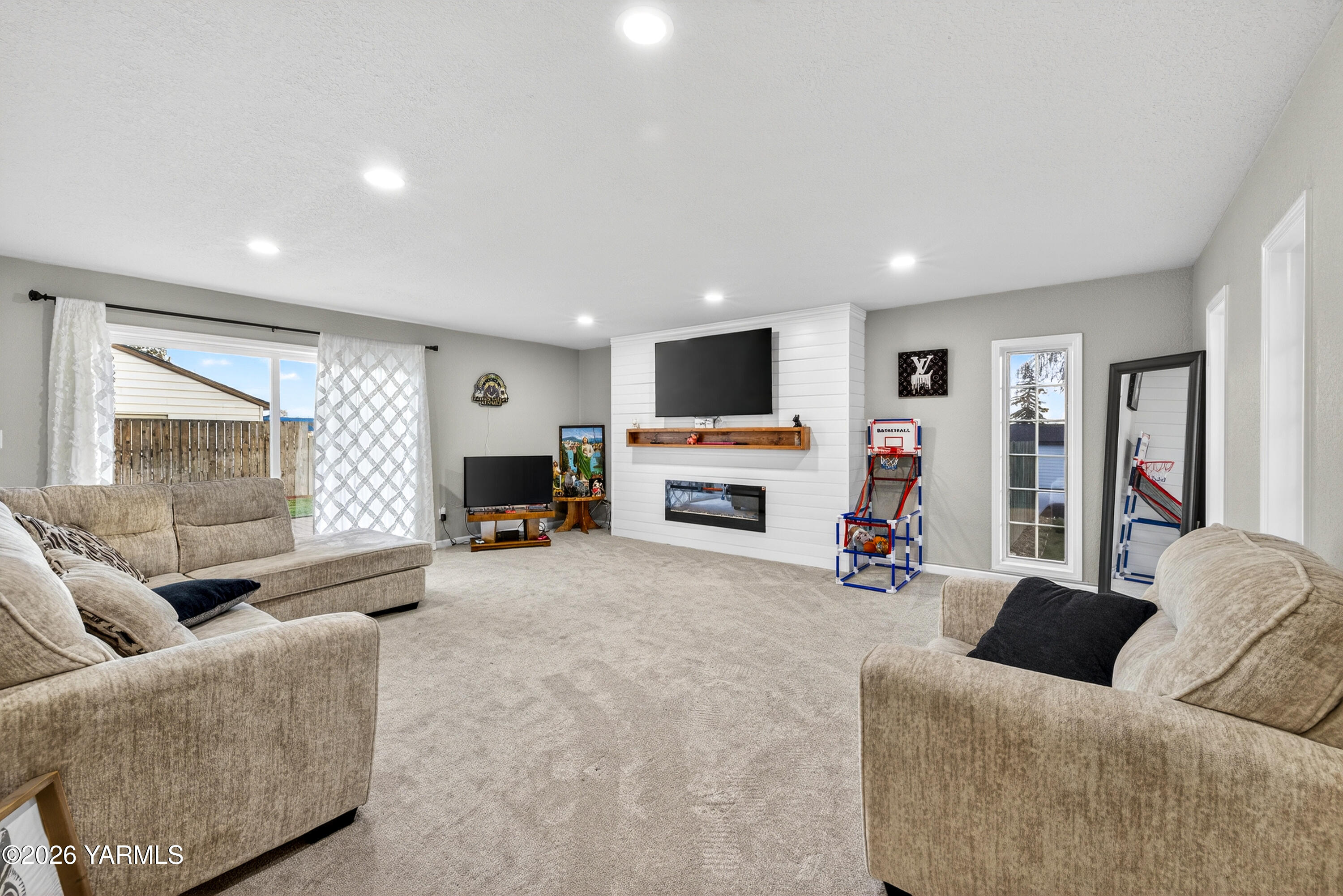 209 South Ridgeway Drive Yakima, WA 98901 - Photo 11 of 47 014_4T3A2682