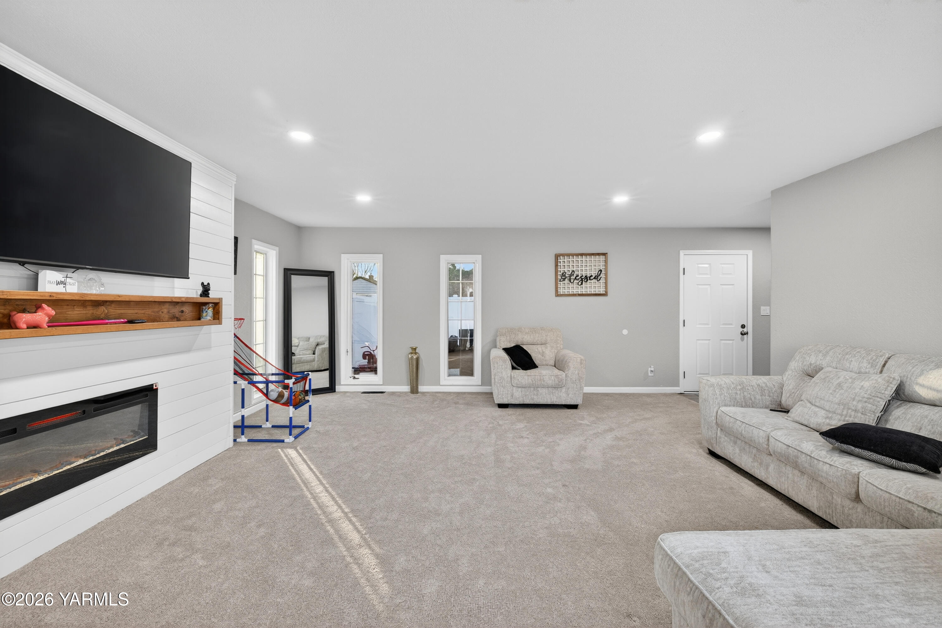 209 South Ridgeway Drive Yakima, WA 98901 - Photo 14 of 47 016_4T3A2695