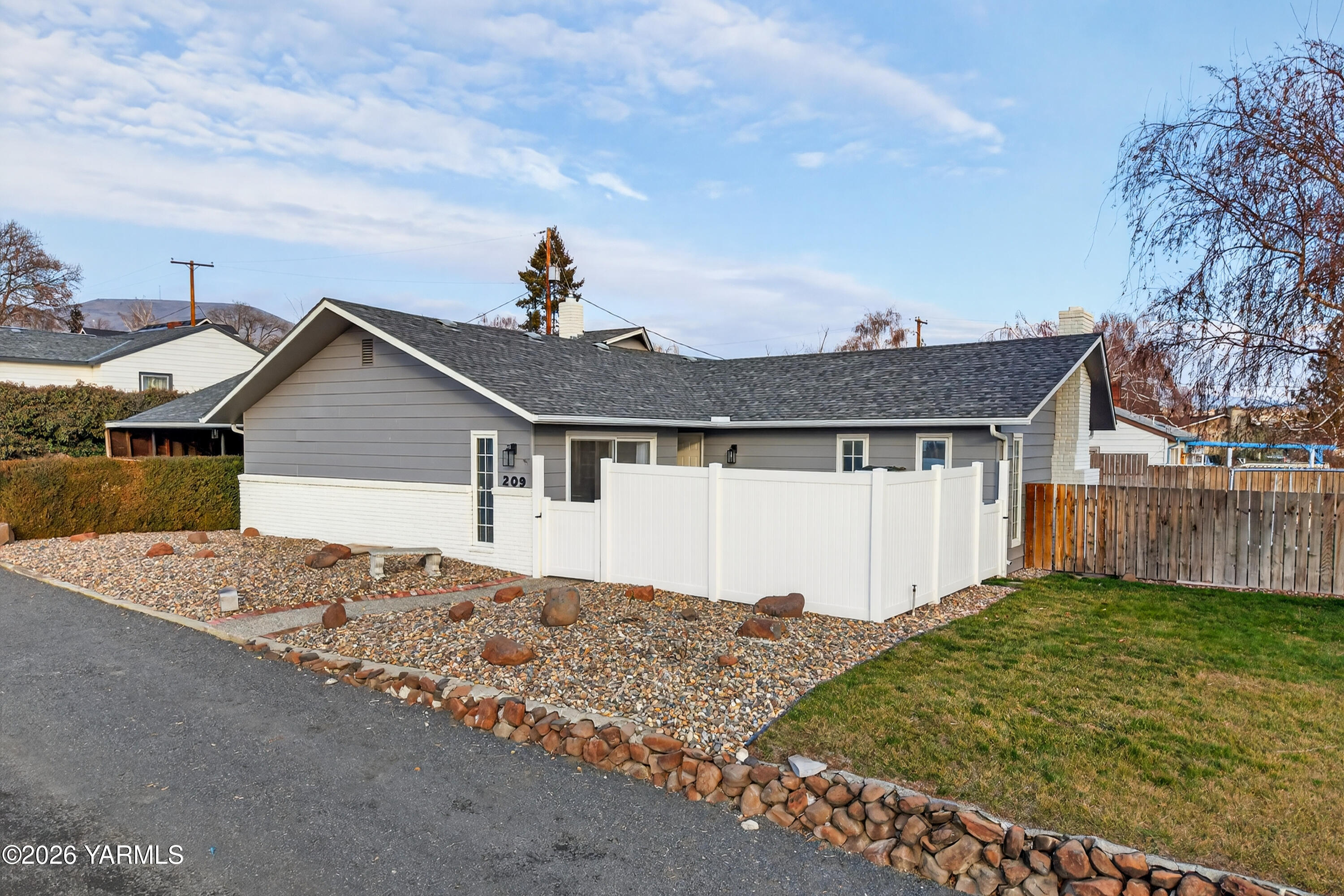 209 South Ridgeway Drive Yakima, WA 98901 - Photo 2 of 47 001_DJI_20260126152006_0106_D