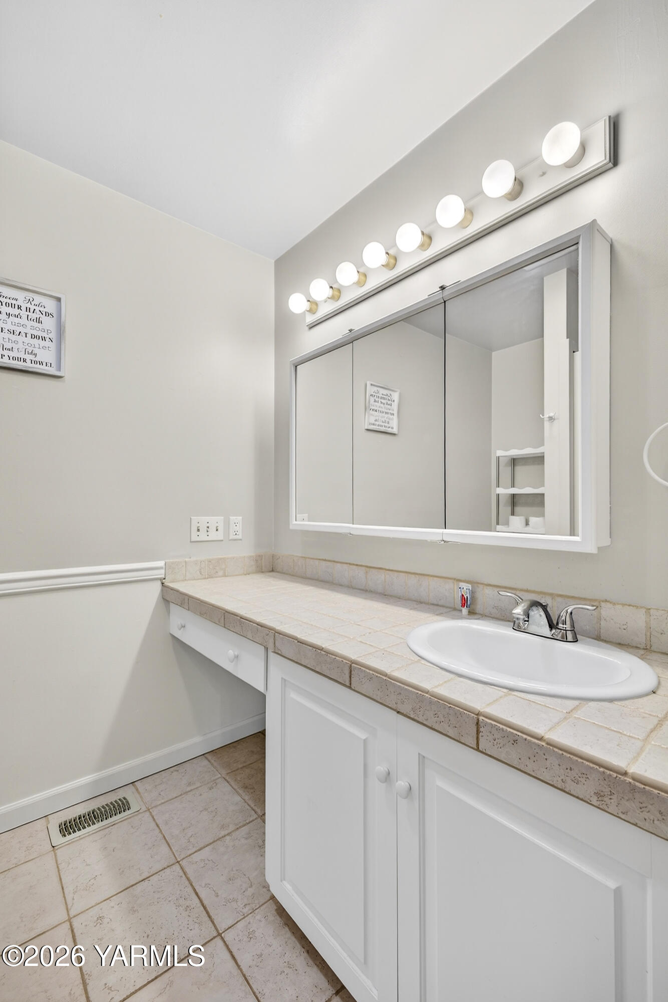 209 South Ridgeway Drive Yakima, WA 98901 - Photo 22 of 47 021_4T3A2581