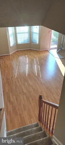 a view of empty room with window