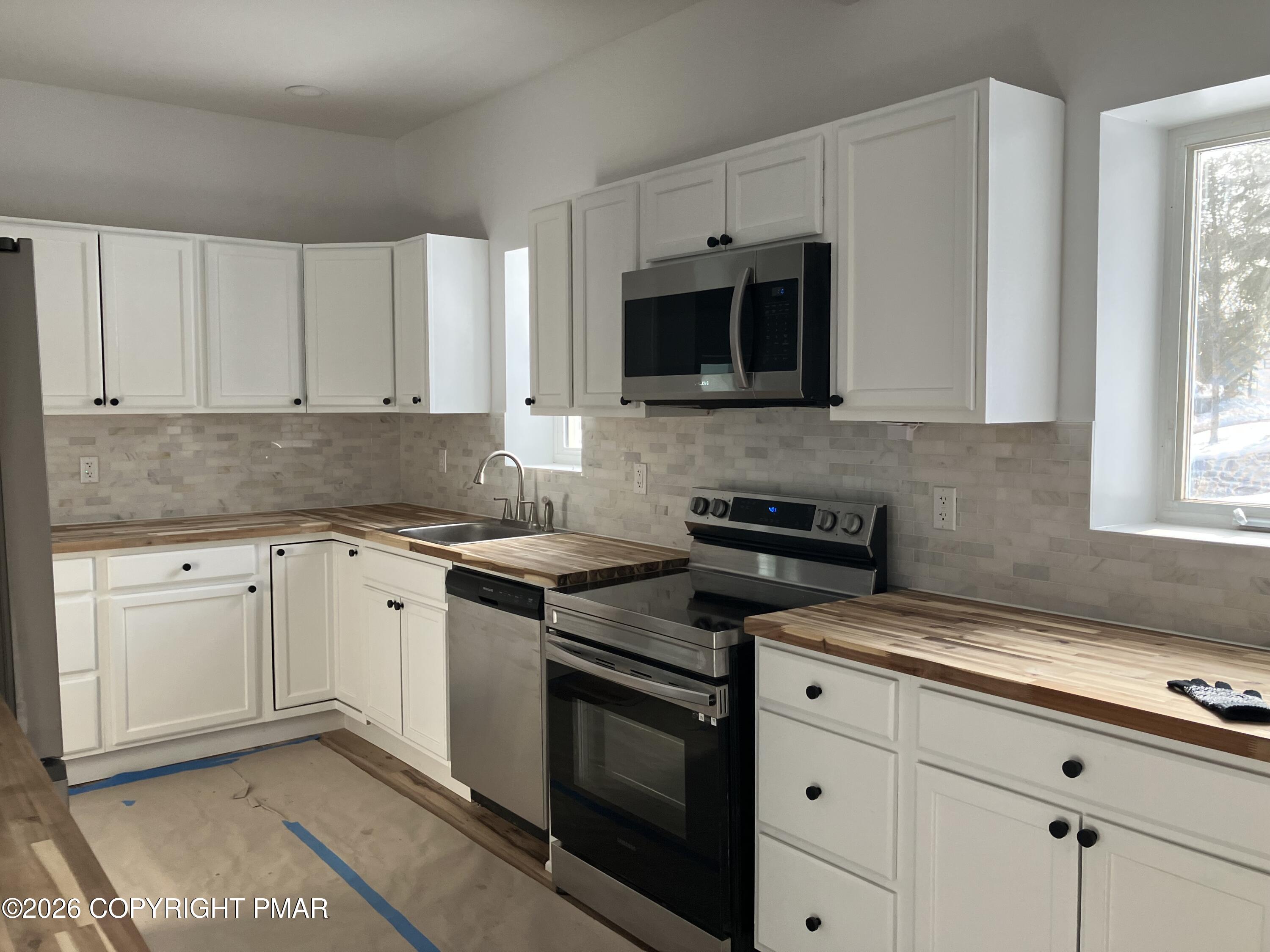 92 Kinney Avenue Mount Pocono, PA 18344 - Photo 6 of 27 IMG_8746