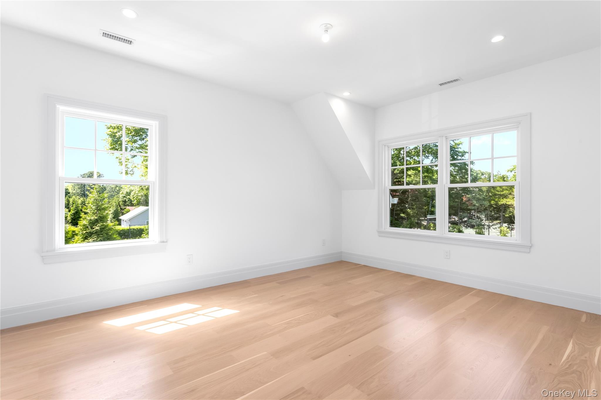 152 South Road Westhampton, NY 11977 - Photo 20 of 26 2nd Floor Guest Bedroom