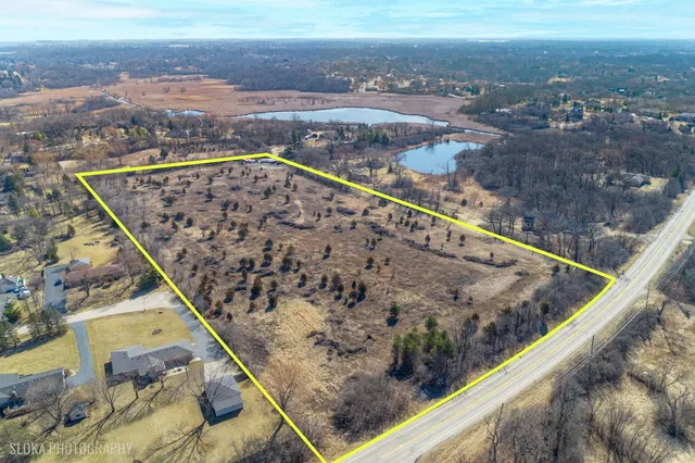 a view of a tennis court