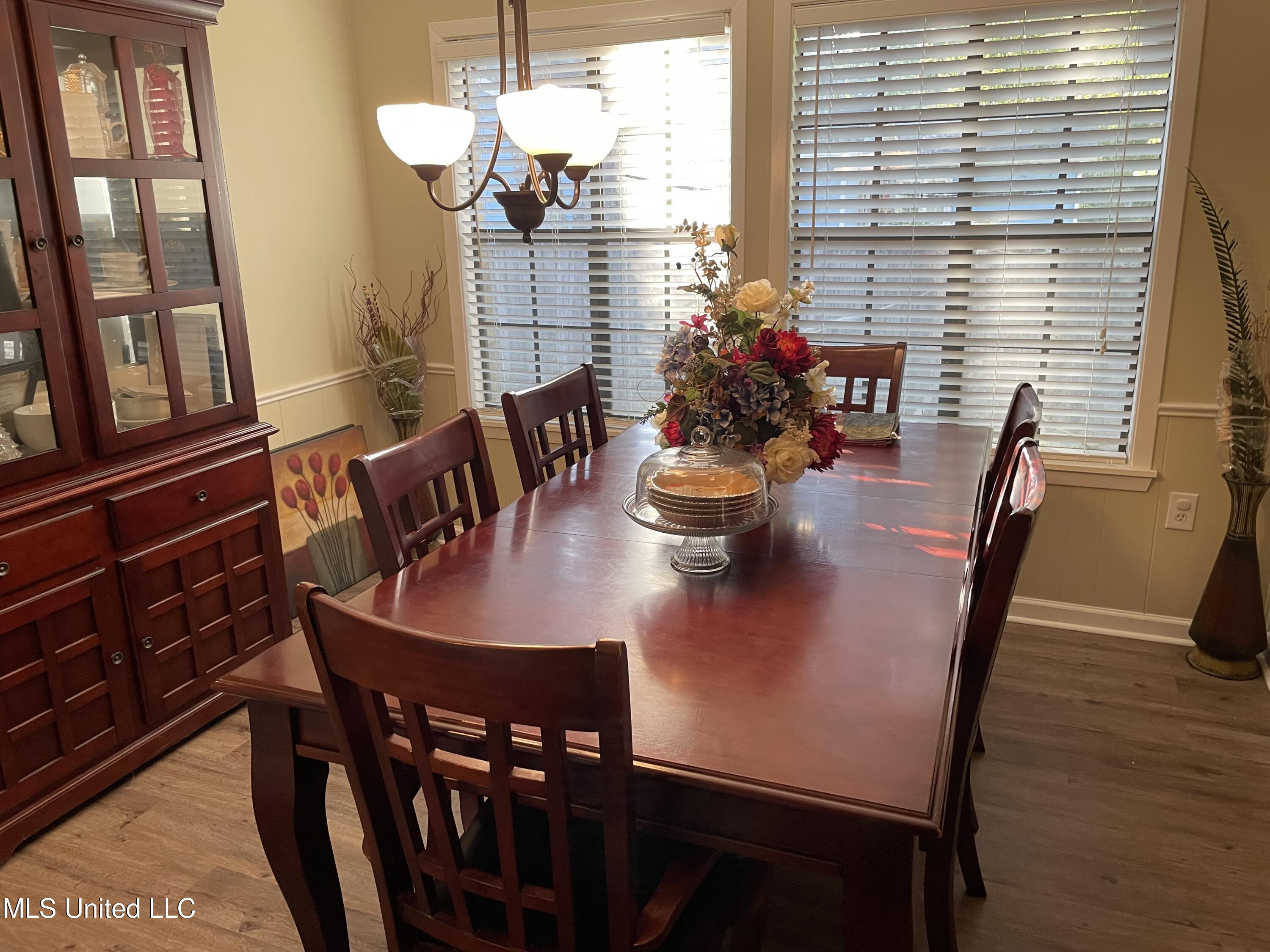 710 Colonial Circle Jackson, MS 39211 - Photo 8 of 25 Dining Room 2