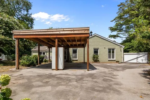 a view of a house with porch and garden