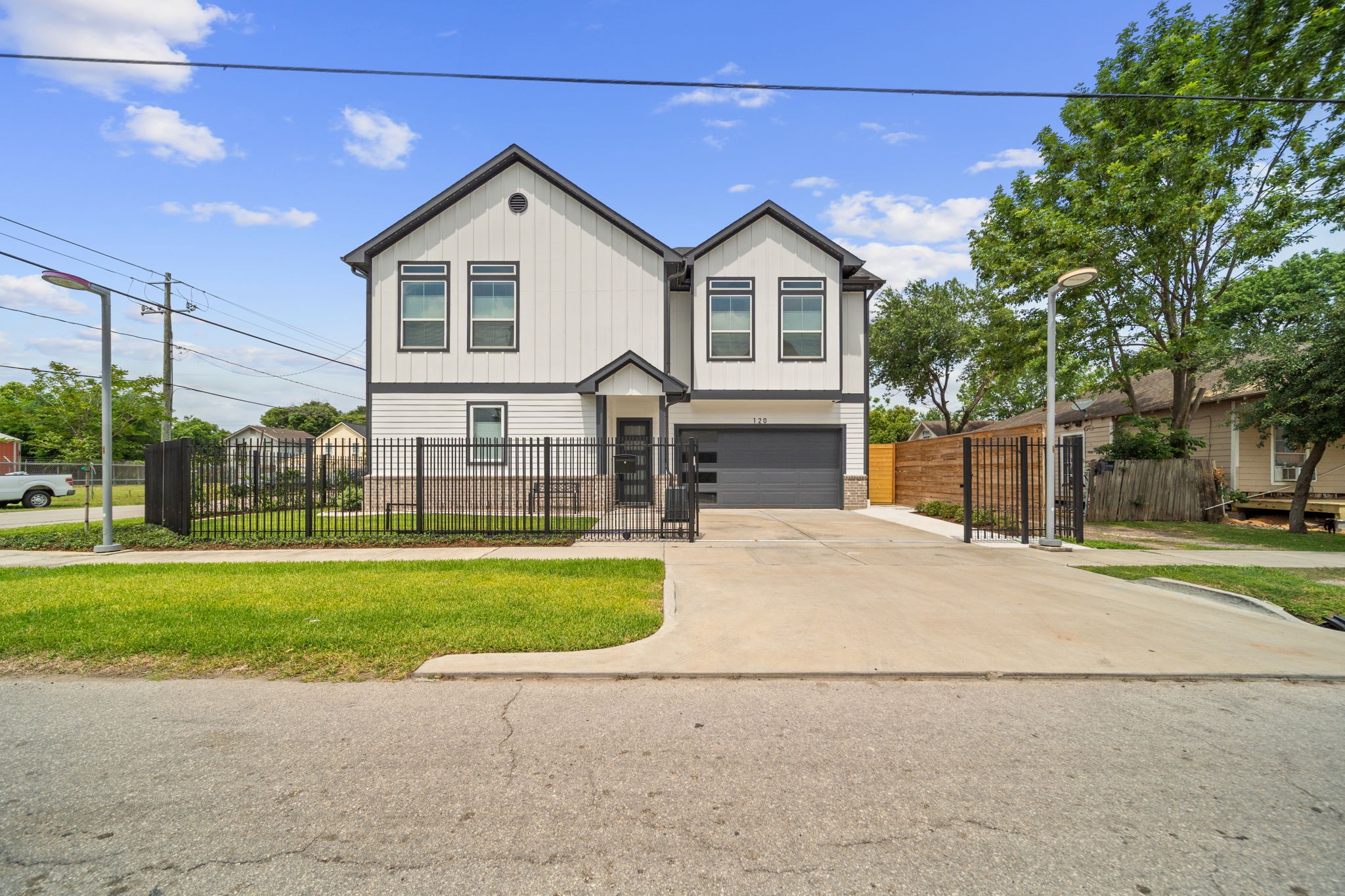 120 Adams Street Houston, TX 77011 - Photo 1 of 36