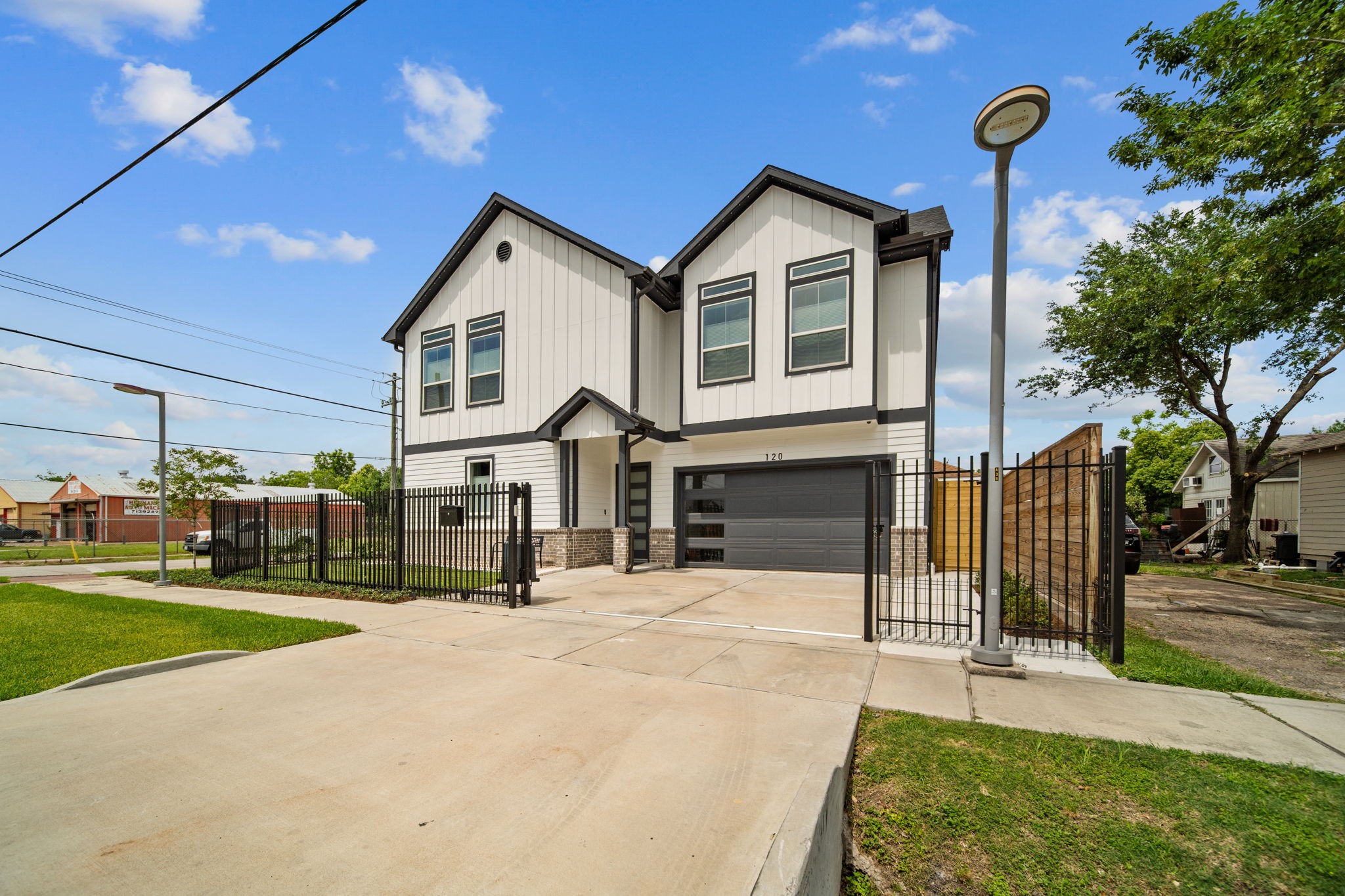 120 Adams Street Houston, TX 77011 - Photo 2 of 36