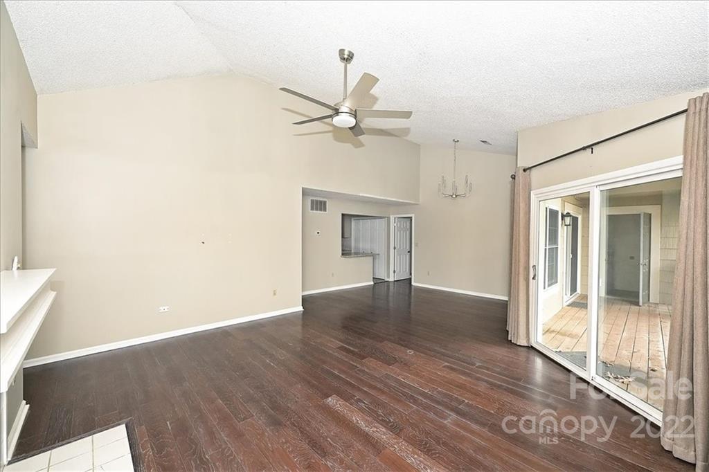 5007 Sharon Road, Unit B Charlotte, NC 28210 - Photo 4 of 21 Gallery Image 4