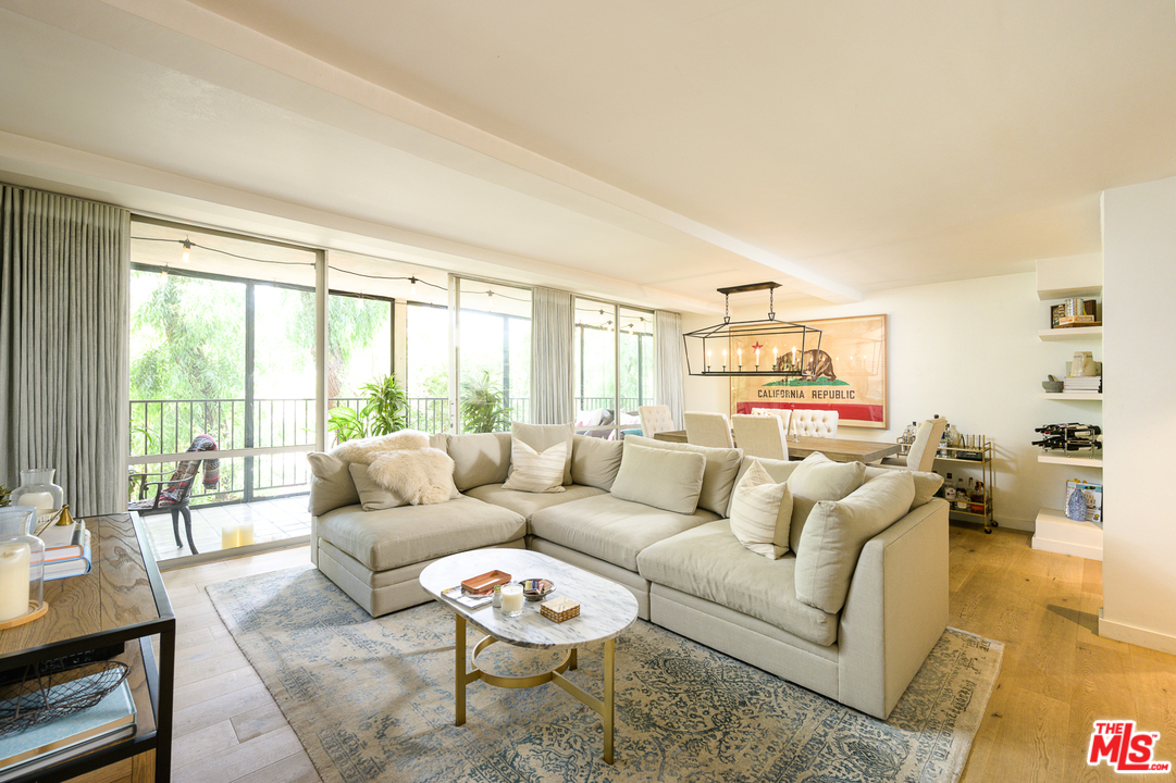 850 North Kings Road, Unit 208 West Hollywood, CA 90069 - Photo 1 of 28