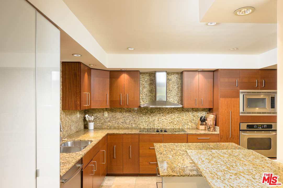 850 North Kings Road, Unit 208 West Hollywood, CA 90069 - Photo 12 of 28