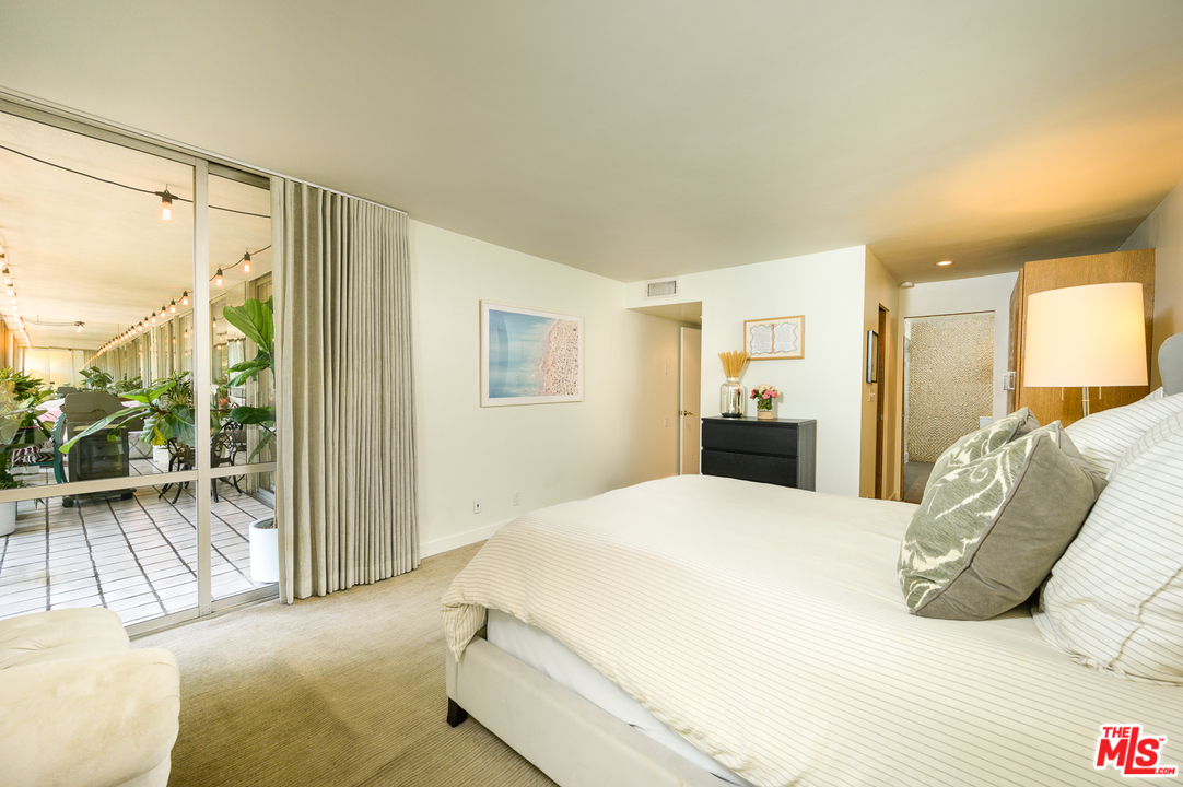 850 North Kings Road, Unit 208 West Hollywood, CA 90069 - Photo 15 of 28