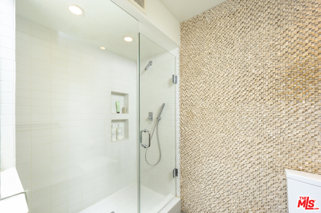 850 North Kings Road, Unit 208 West Hollywood, CA 90069 - Photo 19 of 28