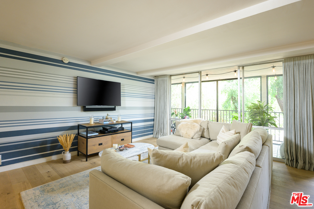 850 North Kings Road, Unit 208 West Hollywood, CA 90069 - Photo 4 of 28