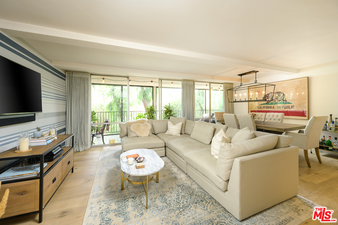 850 North Kings Road, Unit 208 West Hollywood, CA 90069 - Photo 5 of 28