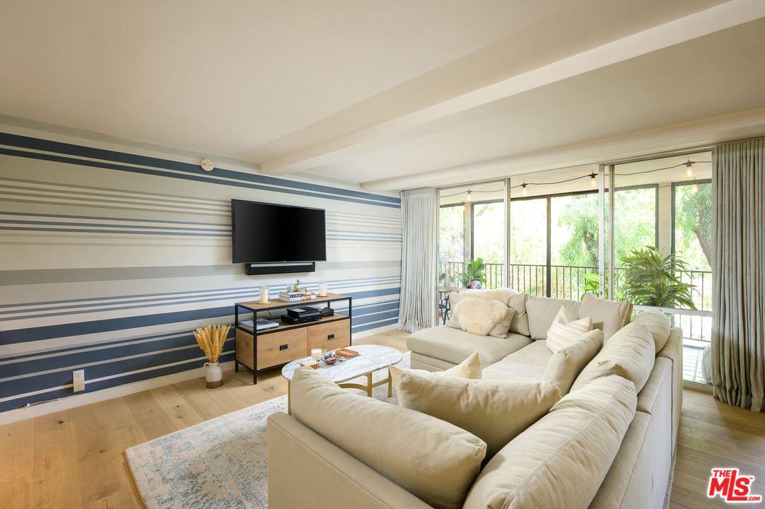 850 North Kings Road, Unit 208 West Hollywood, CA 90069 - Photo 6 of 28