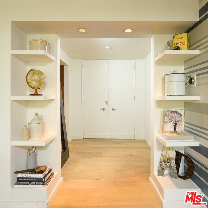 850 North Kings Road, Unit 208 West Hollywood, CA 90069 - Photo 7 of 28