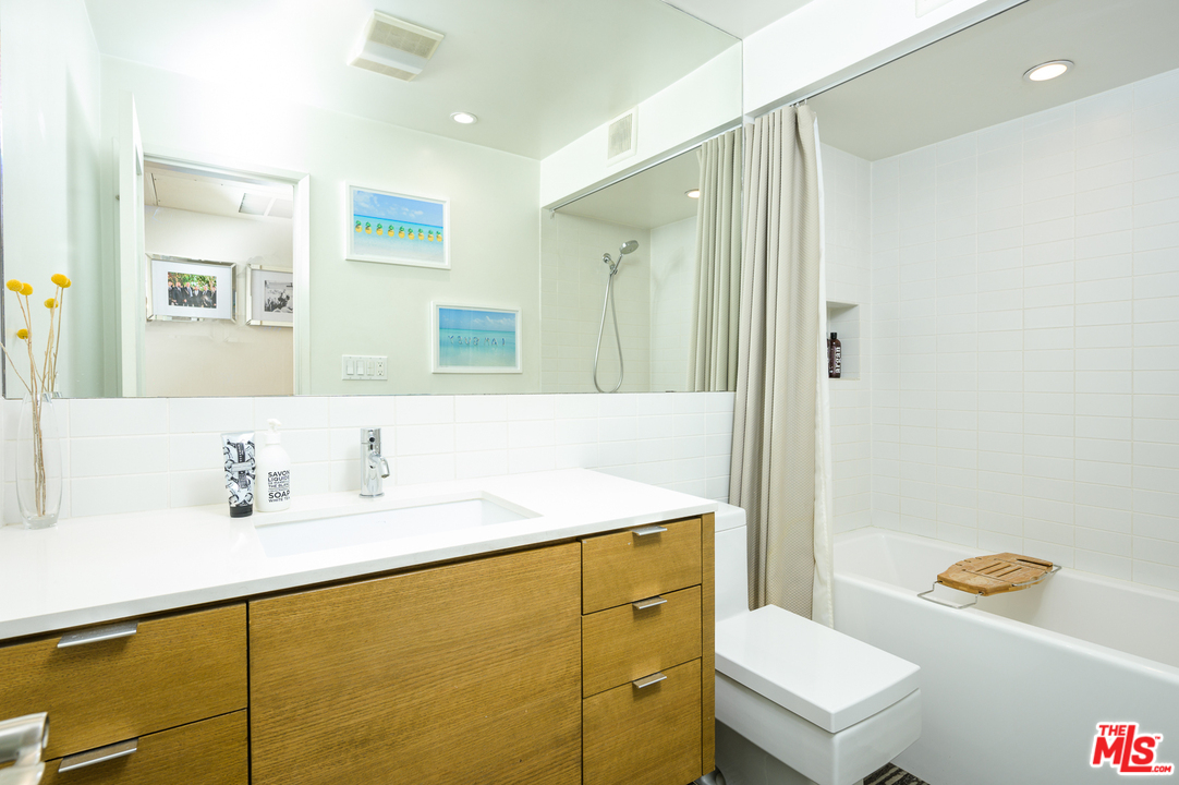 850 North Kings Road, Unit 208 West Hollywood, CA 90069 - Photo 8 of 28