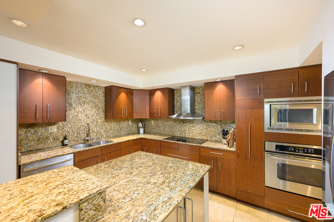 850 North Kings Road, Unit 208 West Hollywood, CA 90069 - Photo 9 of 28