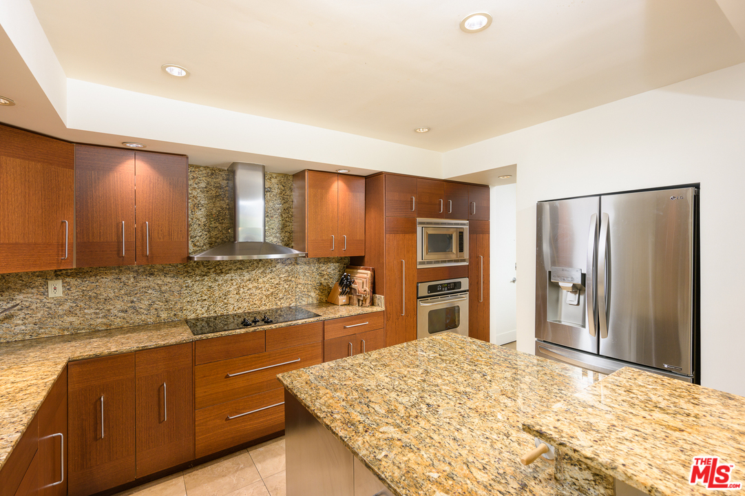 850 North Kings Road, Unit 208 West Hollywood, CA 90069 - Photo 10 of 28