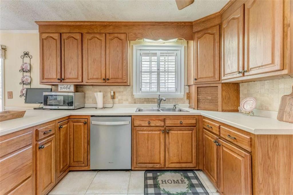 8690 Silver Hill Road Lyerly, GA 30730 - Photo 14 of 35 a kitchen with stainless steel appliances granite countertop a sink stove and cabinets