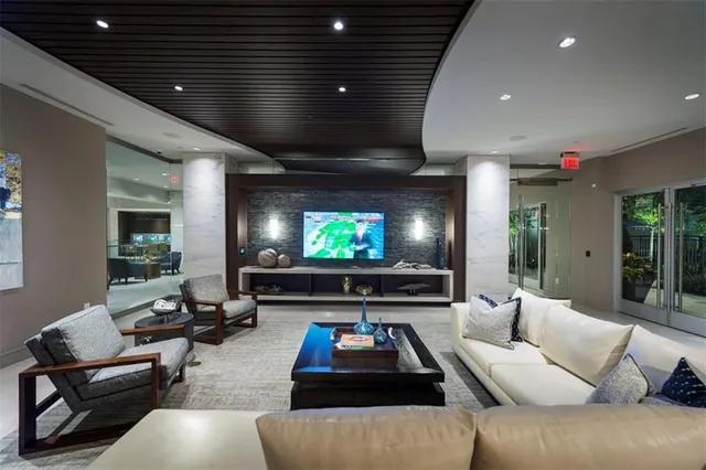 $2,560 | 400 Pharr Road Northeast, Unit 115, Atlanta, GA 30305