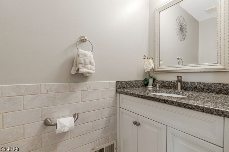 262 Marcia Way Bridgewater, NJ 08807 - Photo 16 of 40