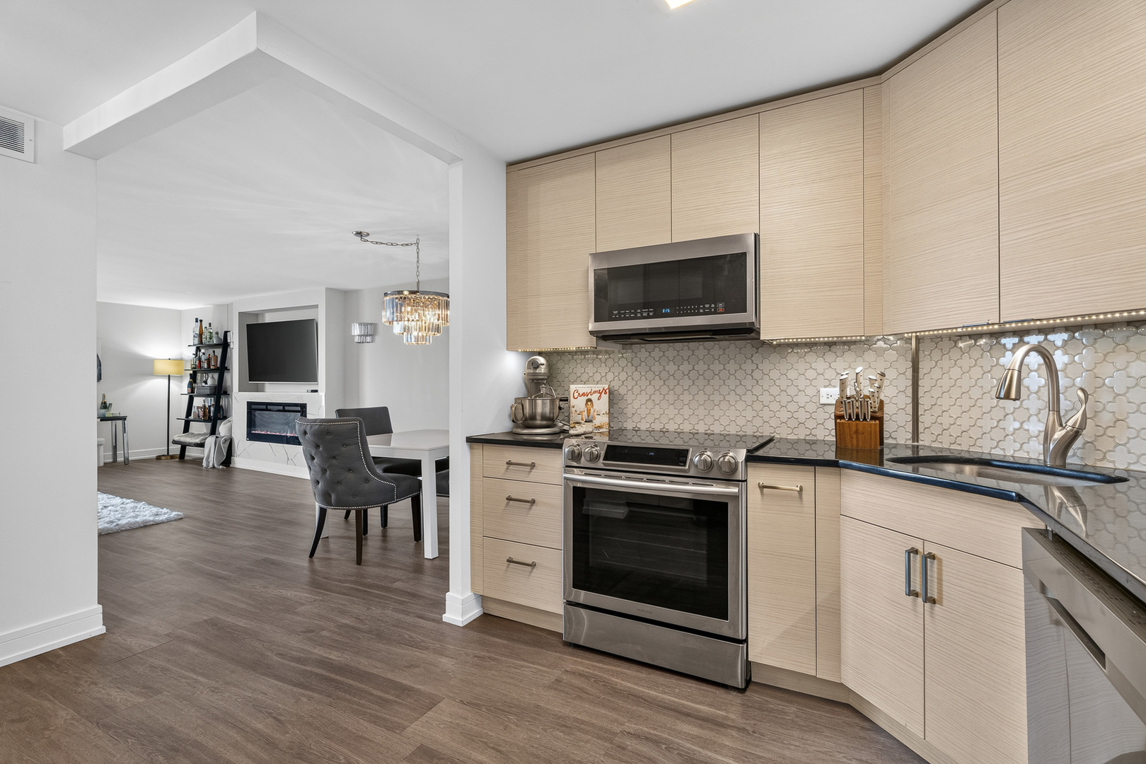 6033 North Sheridan Road, Unit 28D Chicago, IL 60660 - Photo 10 of 48