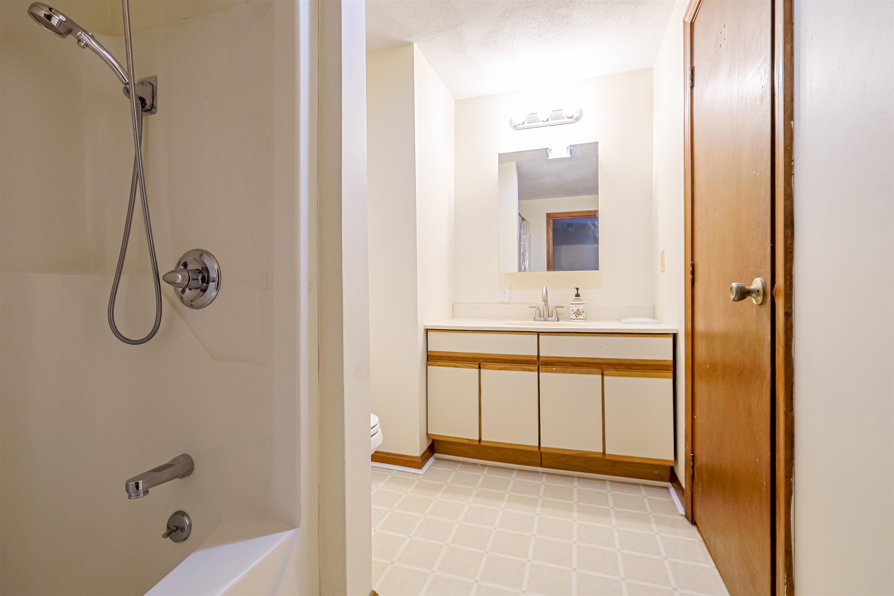 38 Stonegate Lane Derry, NH 03038 - Photo 29 of 42