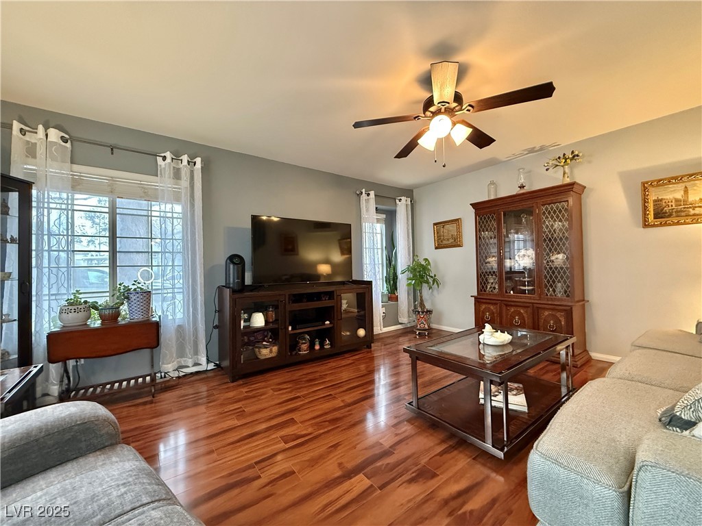 208 Winterport Street Henderson, NV 89074 - Photo 4 of 29