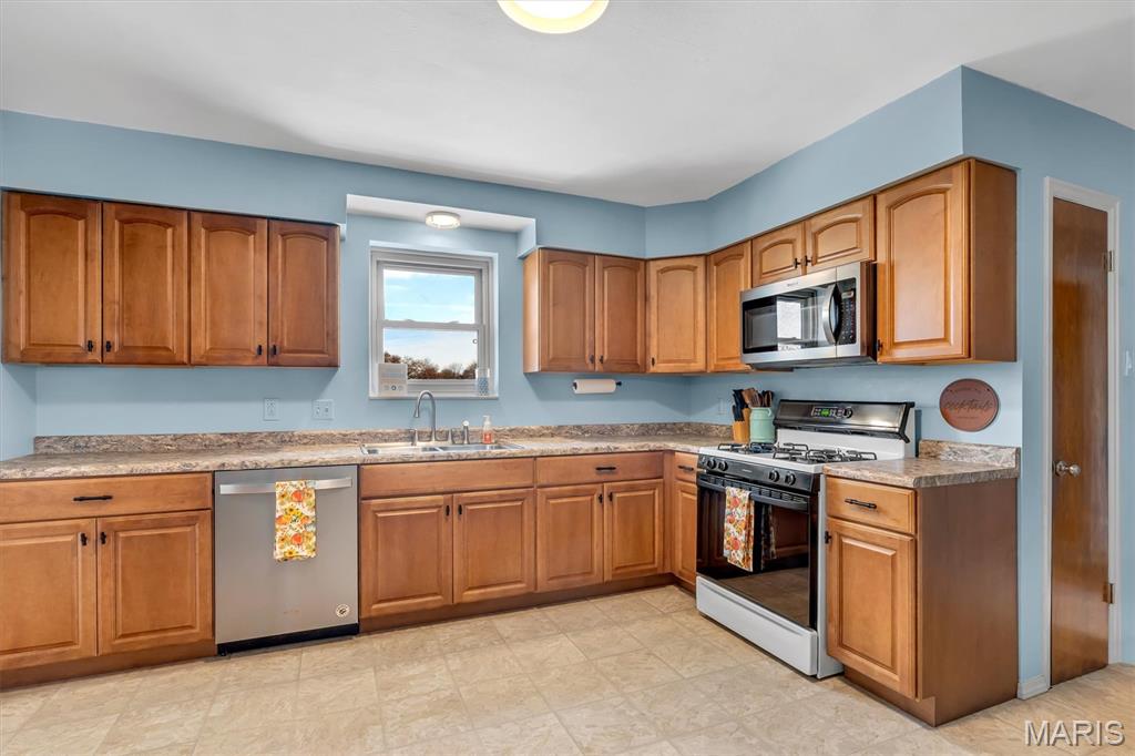 8216 MacKenzie Road Affton, MO 63123 - Photo 11 of 51