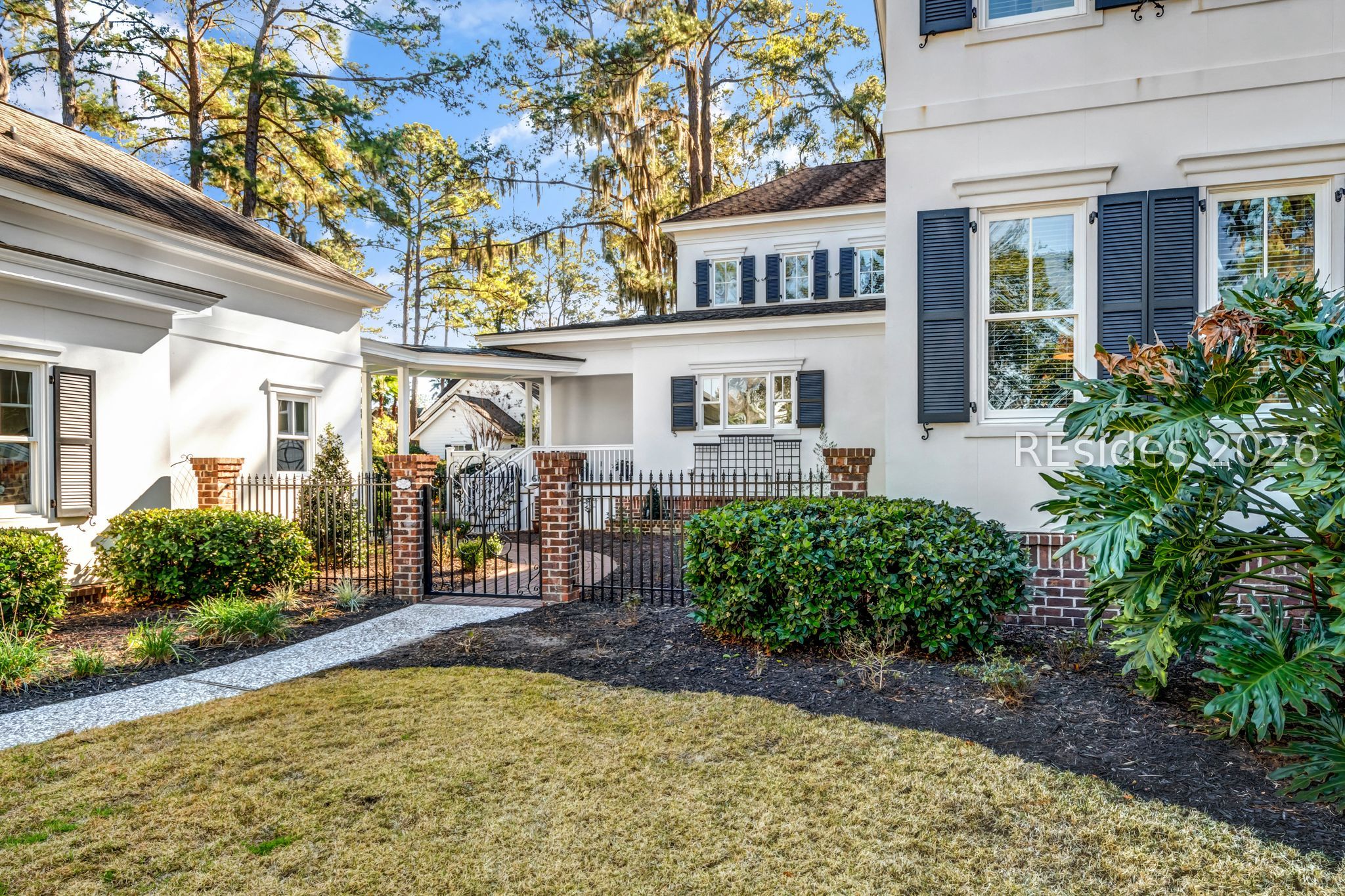 50 Hawthorne Road Bluffton, SC 29910 - Photo 19 of 59 Courtyard with rose garden