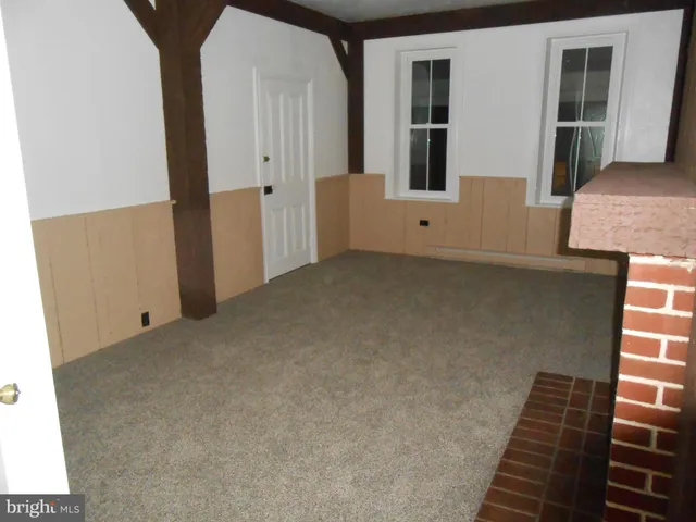 a view of empty room with closet