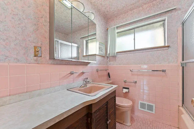 $425,000 | 8616 North Oleander Avenue, Niles, IL 60714