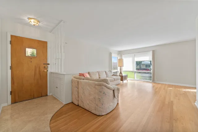 $425,000 | 8616 North Oleander Avenue, Niles, IL 60714