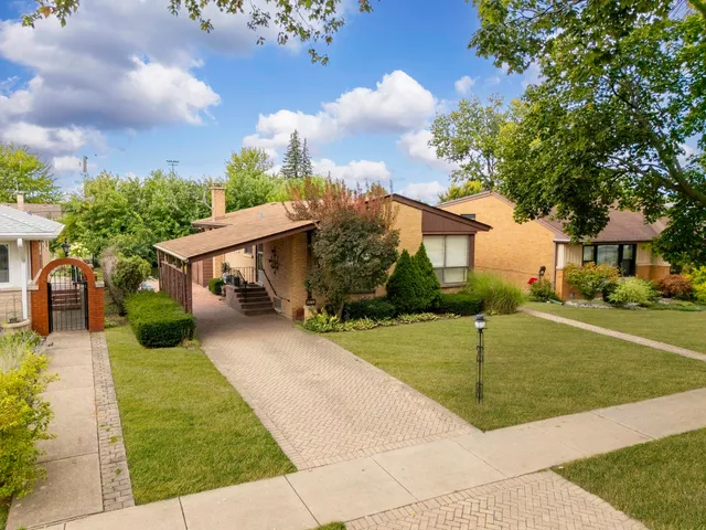 $425,000 | 8616 North Oleander Avenue, Niles, IL 60714