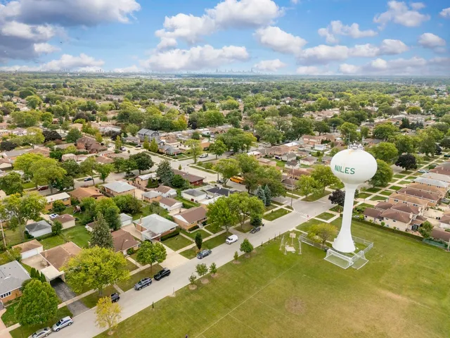 $425,000 | 8616 North Oleander Avenue, Niles, IL 60714