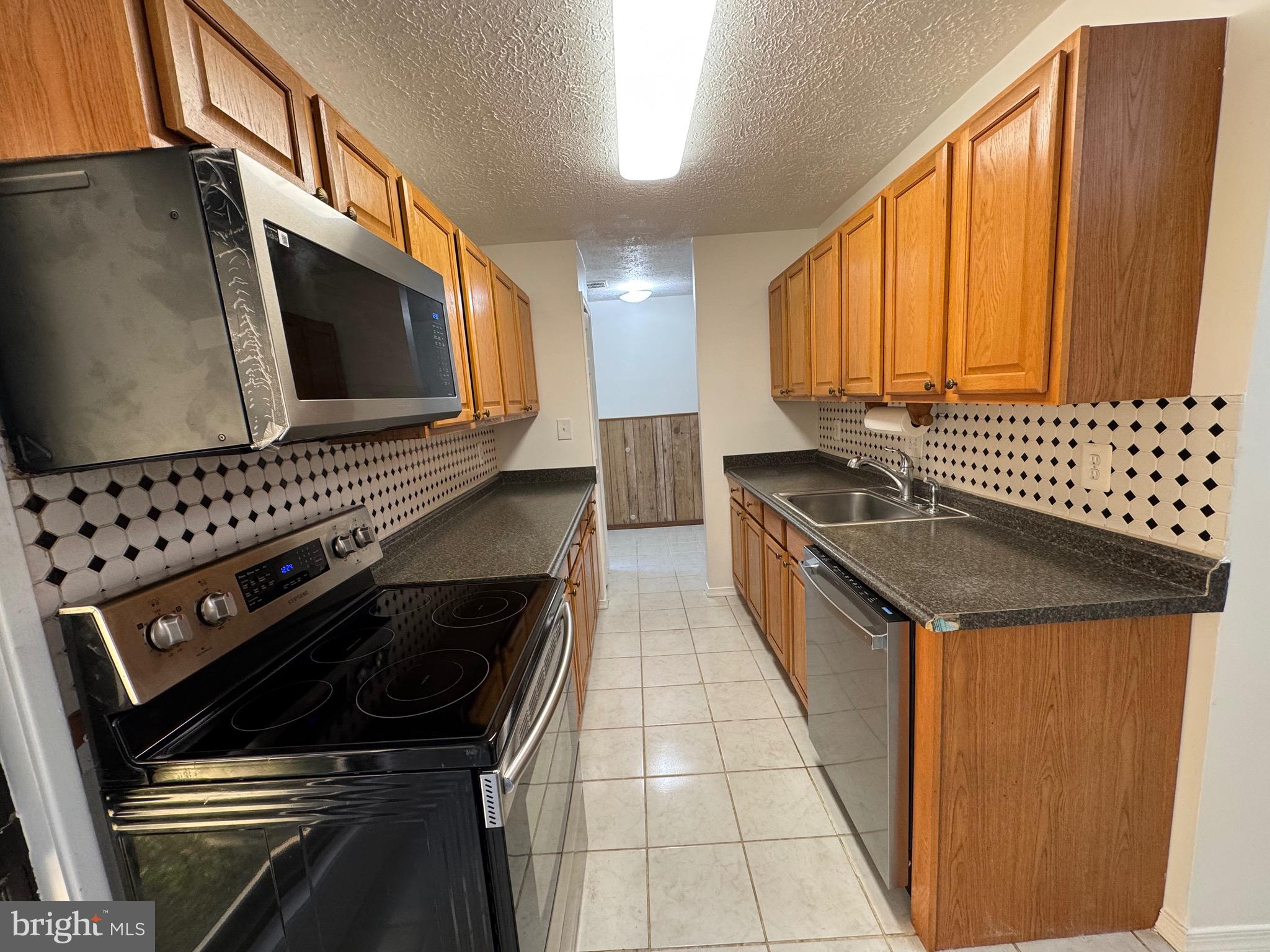 349 Reneau Way Herndon, VA 20170 - Photo 5 of 41