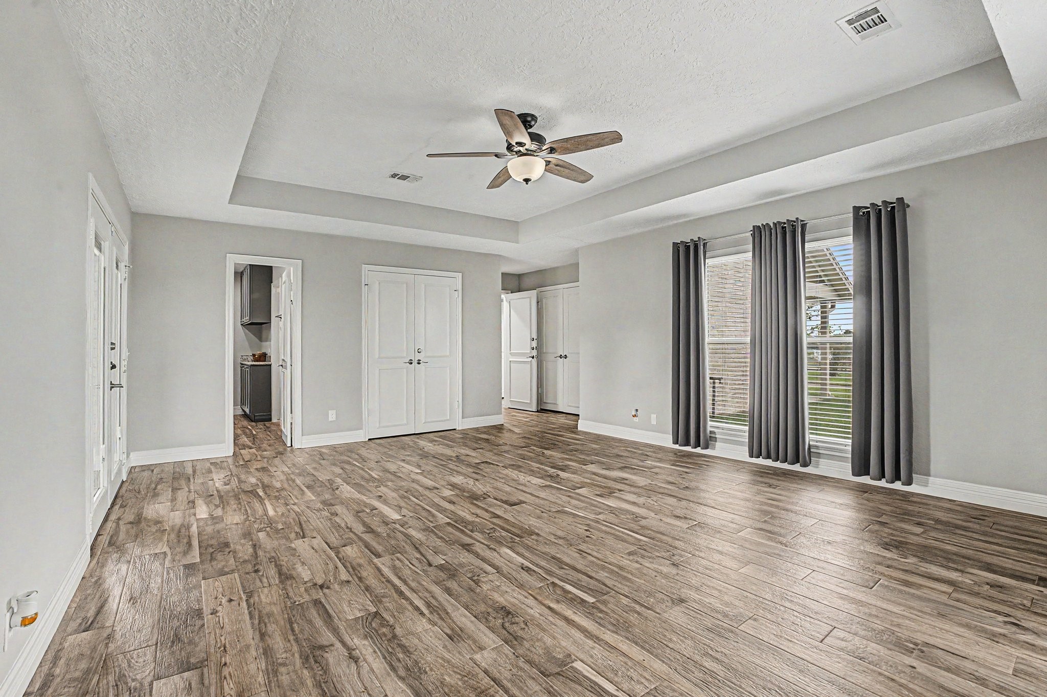 35564 Brumlow Road Hempstead, TX 77445 - Photo 14 of 46 a view of a livingroom with wooden floor and a ceiling fan
