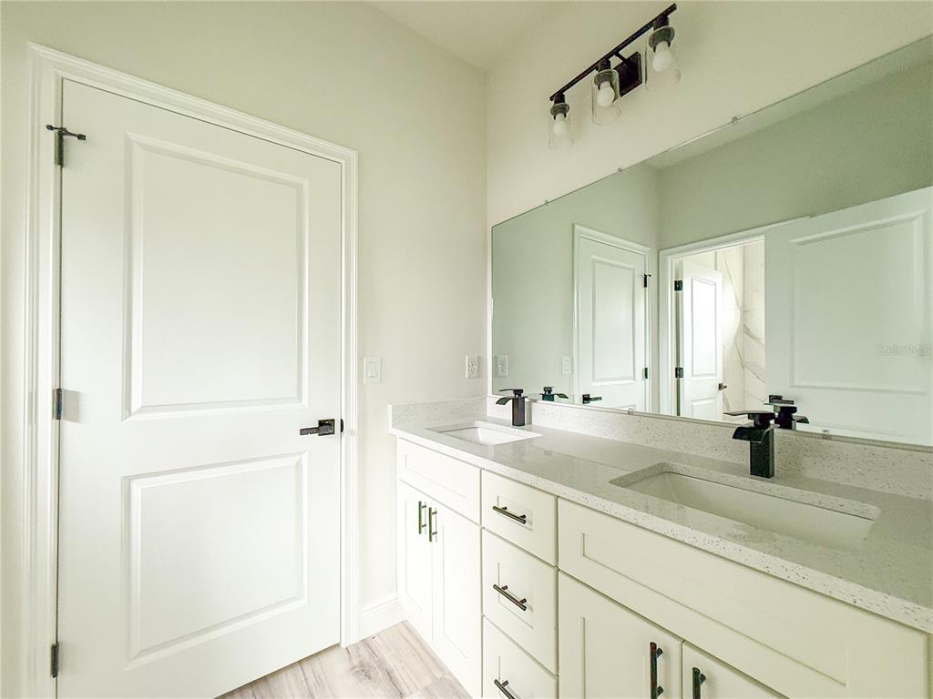 15716 Southwest 46th Ave Road Ocala, FL 34473 - Photo 14 of 31 a bathroom with a sink and a mirror