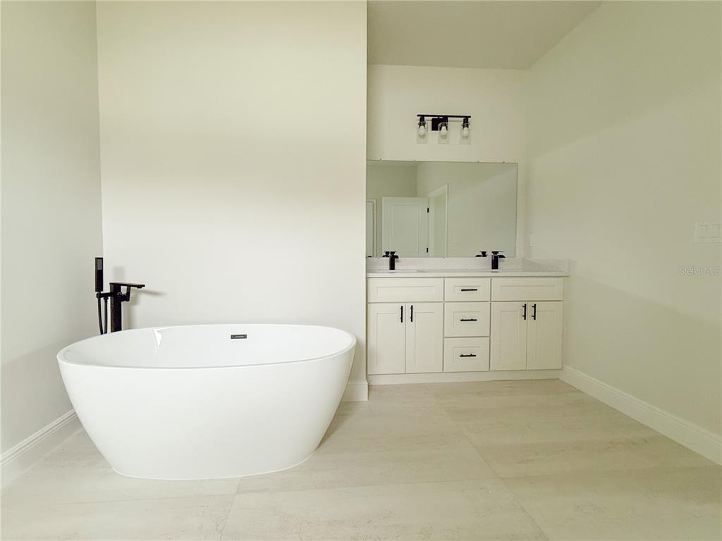 15716 Southwest 46th Ave Road Ocala, FL 34473 - Photo 27 of 31 a view of a bathtub in a bathroom