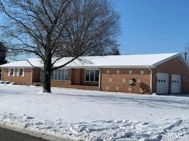 $344,500 | 411 Dellwood Drive, Covington, IN 47932