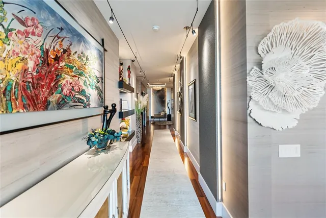 $4,390,000 | 540 North Tamiami Trail, Unit 702, Sarasota, FL 34236