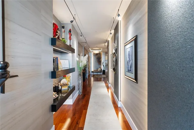 $4,390,000 | 540 North Tamiami Trail, Unit 702, Sarasota, FL 34236