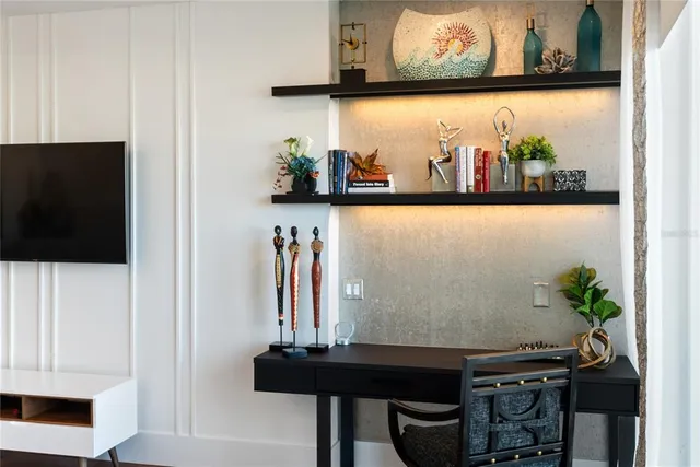 $4,390,000 | 540 North Tamiami Trail, Unit 702, Sarasota, FL 34236