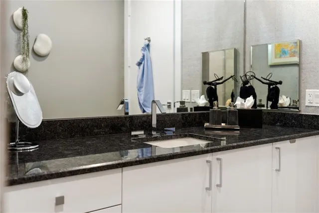 $4,390,000 | 540 North Tamiami Trail, Unit 702, Sarasota, FL 34236